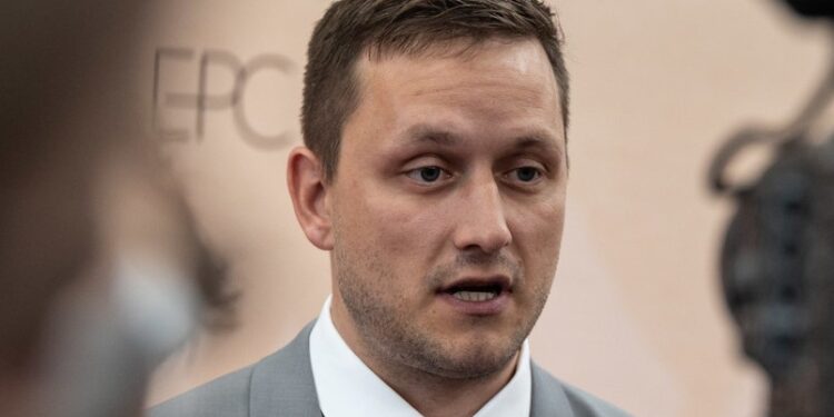 El primer ministro de Groenlandia pide a su pueblo prepararse para una posible invasión de EE.UU.