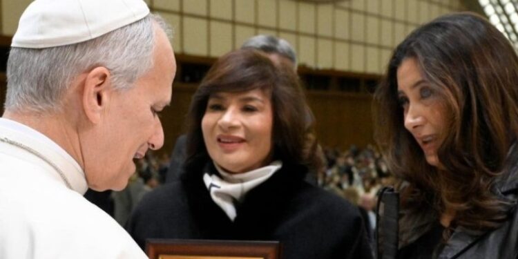 La soprano dominicana Janette Márque fue recibida por el Papa León XIV