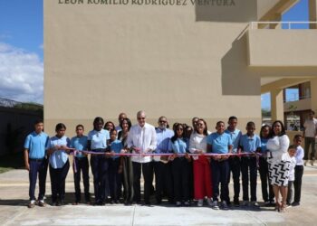 Presidente Abinader inaugura Centro Educativo León Romilio Rodríguez Venturas