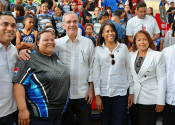 Presidente Abinader inaugura el polideportivo Dajabón, cancha de voleibol y casa club