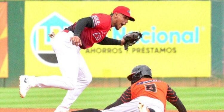 Toros vencen al Escogido y provocan empate en primer lugar