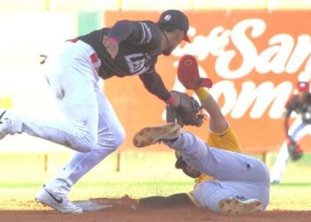 Leones siguen en primero, pese a revés contra Águilas