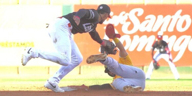 Leones siguen en primero, pese a revés contra Águilas