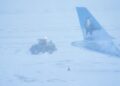 Más de 10.000 vuelos cancelados como consecuencia de la poderosa tormenta invernal que paraliza a EE.UU.