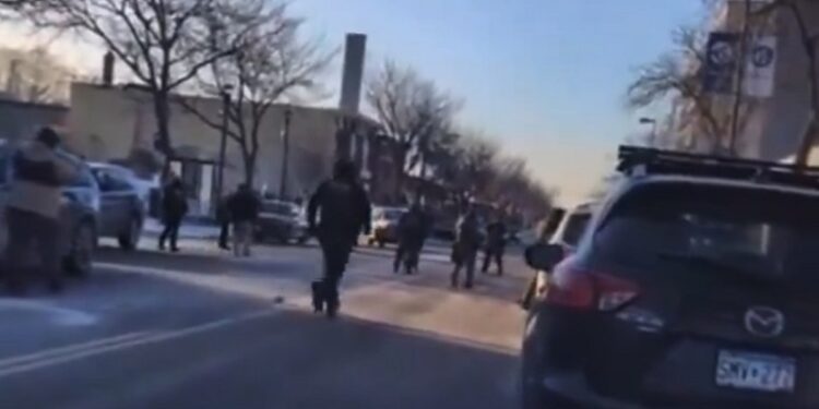 VIDEO IMPACTANTE: Momento en que los agentes del ICE disparan contra un hombre en Mineápolis