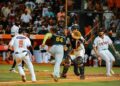 Águilas se imponen en apretado partido a los Toros en el Corral