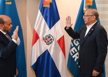 Leonardo Aguilera juramenta a Luis Valdez como vicepresidente ejecutivo de Seguros Reservas