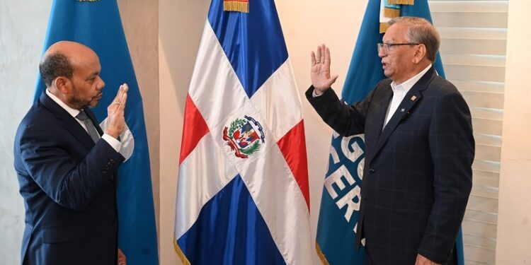 Leonardo Aguilera juramenta a Luis Valdez como vicepresidente ejecutivo de Seguros Reservas