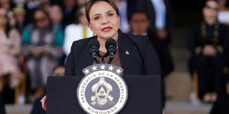 Xiomara Castro a Trump: No seré cómplice de instituciones que abdican ante injerencia extranjera