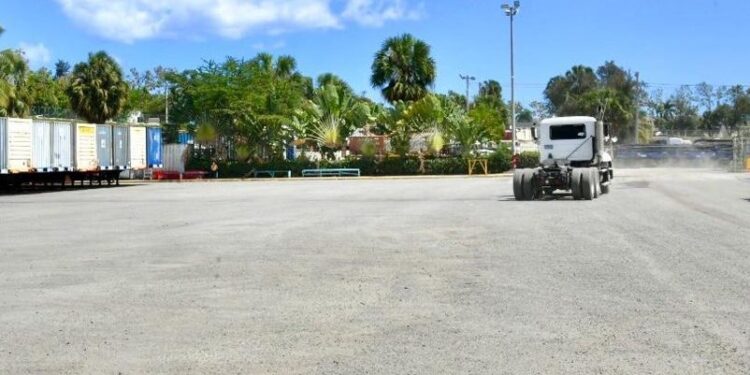 Fallece el conductor de un camión tras caer al río Ozama