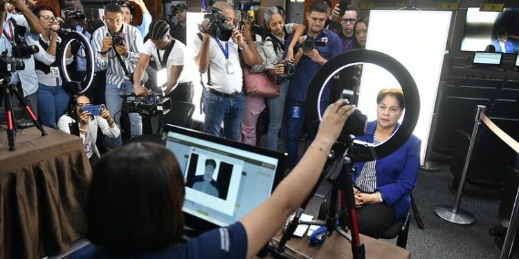 JCE inicia captura de datos a su personal para la renovación de la cédula