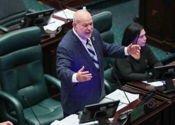 Cámara aprueba proyecto que elimina escoltas a exgobernadores convictos