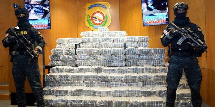 Ocupan 863 paquetes de cocaína y detienen a dos en costas de Pedernales