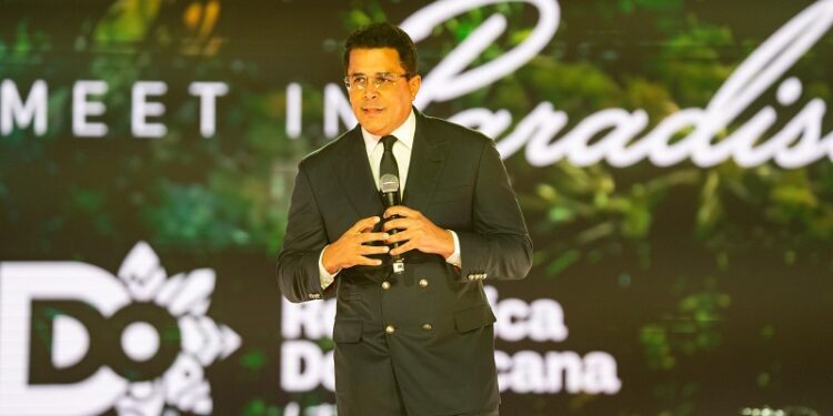 Ministro Collado promueve RD ante 700 turoperadores y agentes europeos en España