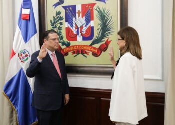 Vicepresidenta juramenta a Sanz Lovatón como ministro de Industria, Comercio y Mipymes