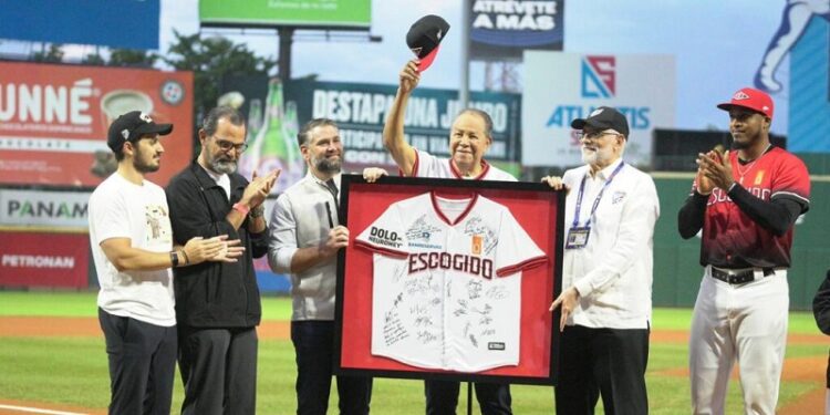 Leones realizan merecido homenaje a Juan Marichal