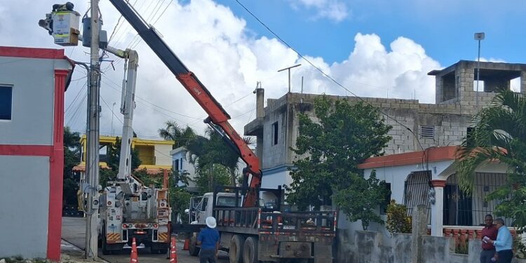 EDEESTE desmantela fraude eléctrico y retira transformador a procesadora de carnes en Higüey