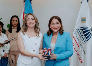 Gloria Reyes inicia gestión en el Ministerio de la Mujer