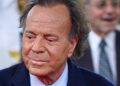 «El ginecólogo nos chequeó todo»: Detalles impactantes del escándalo de agresión sexual que salpica a Julio Iglesias