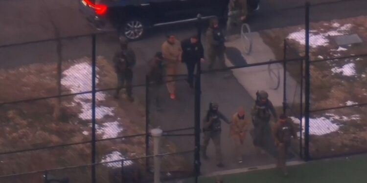 VIDEO: Escoltan a Maduro hacia el tribunal en Nueva York