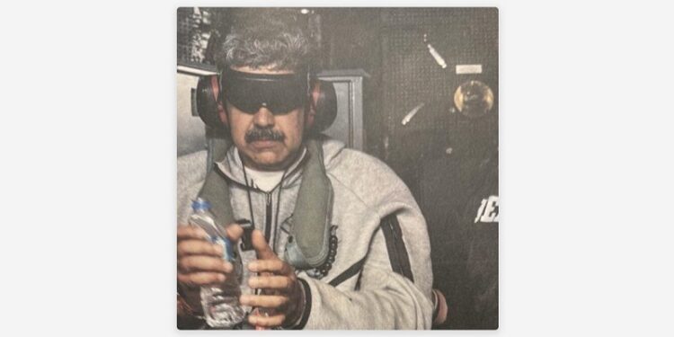 Trump publica la primera foto de Maduro tras la captura: Está a bordo del USS Iwo Jima