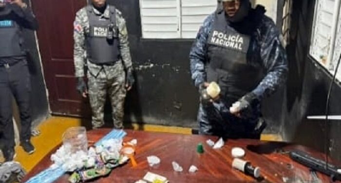 Policía interviene punto de venta de drogas y ocupa arma de fuego