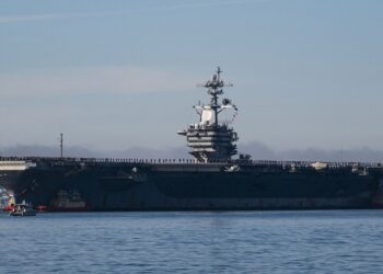 El portaviones USS Abraham Lincoln llega a Oriente Medio y se encuentra cerca de Irán
