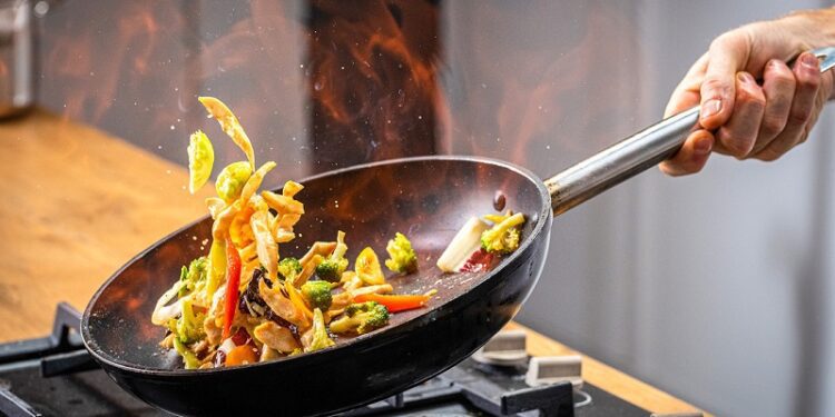 ¿Por qué los utensilios de cocina antiadherentes pueden dañar gravemente la salud humana?