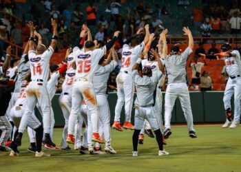 Jiménez, Alcántara y De la Cruz la sacan en victoria Toros sobre Gigantes