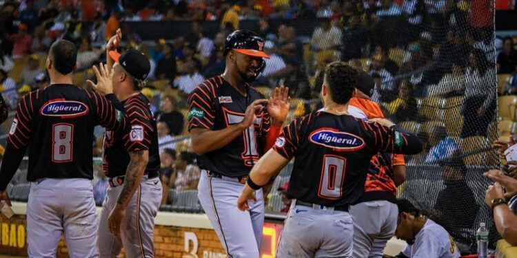 Toros ganan su 4º consecutivo con paliza a las Águilas y se afianzan en 1º