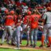 Toros remontan en el noveno y ganan su primero de la Serie Final