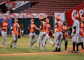 Toros se imponen a Gigantes en su lucha por avanzar a la Final