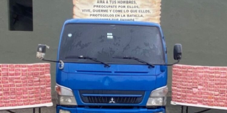 Ejército ocupa camión con 150,000 cigarrillos en Montecristi