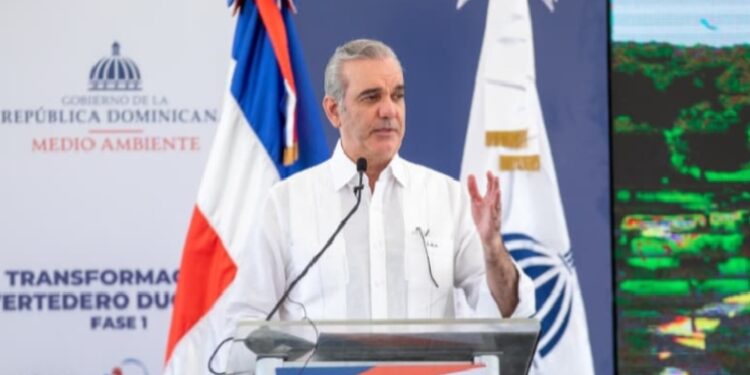 Presidente Abinader da inicio a la primera fase de saneamiento ambiental del vertedero Duquesa