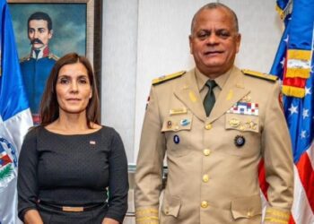 Embajadora de los Estados Unidos realiza visita oficial al ministro de Defensa