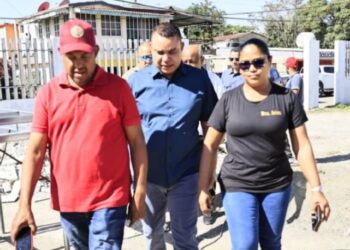 Director del SNS reafirma compromiso con una salud digna en visitas no programadas a seis hospitales