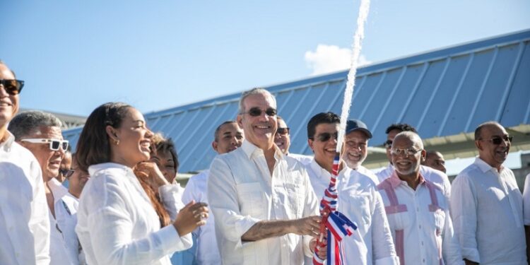 Presidente Abinader entrega ampliación del acueducto Barrera de Salinidad