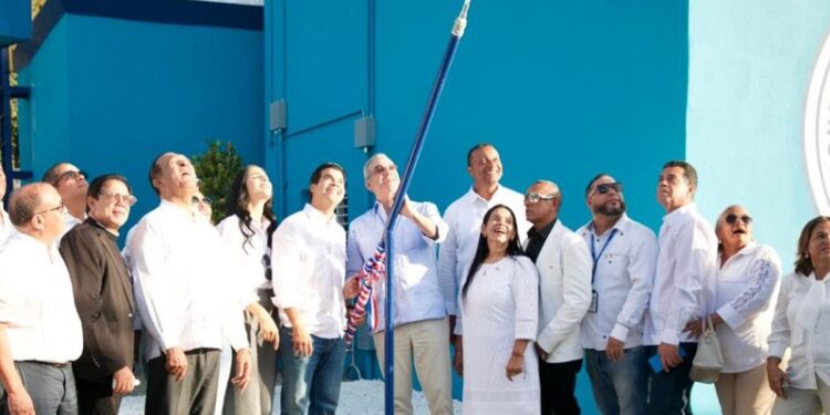Presidente Abinader inaugura acueducto de Monción