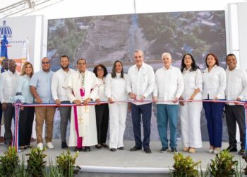 Presidente Abinader inaugura puente sobre río Viajama