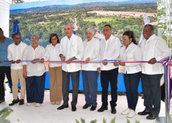 Presidente Abinader entrega carretera Bayaguana–El Puerto