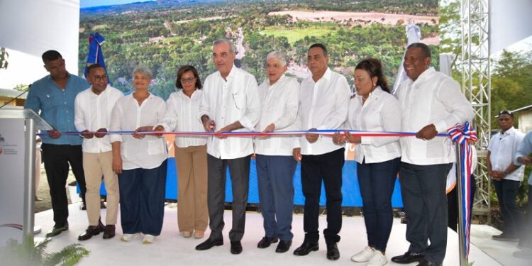 Presidente Abinader entrega carretera Bayaguana–El Puerto