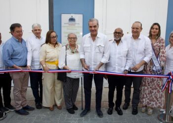 Presidente Abinader entrega renovada la Casa de Arte en Santiago