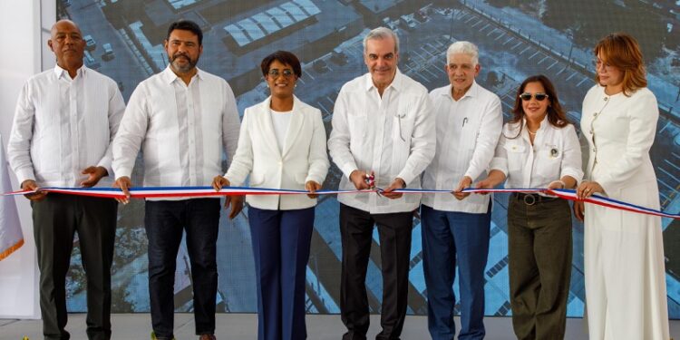 Presidente Abinader inaugura mercado municipal