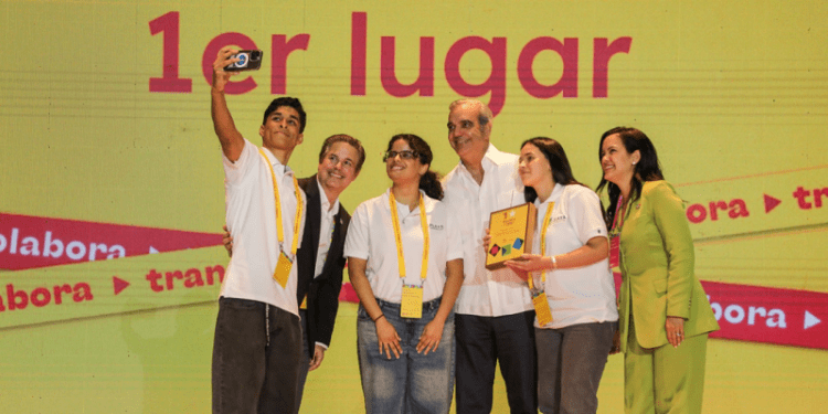 Presidente Abinader elogia República de Ideas