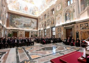 El Papa: La salud está en peligro por la guerra, el atentado más absurdo contra la vida