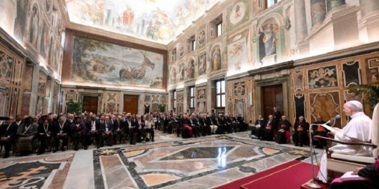 El Papa: La salud está en peligro por la guerra, el atentado más absurdo contra la vida