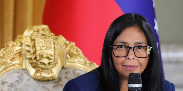 Delcy Rodríguez: «Lo que no pudo resolver la política, se lo pidieron a una potencia nuclear»
