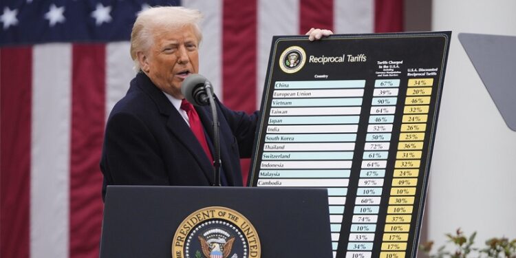 ¿Por qué Trump eleva los aranceles pese a la prohibición de la Corte Suprema?