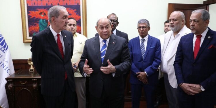 Santos Badía asume como titular del Mescyt