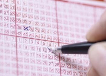 Premio a la testarudez: se vuelve millonario tras apostar a los mismos números por 22 años